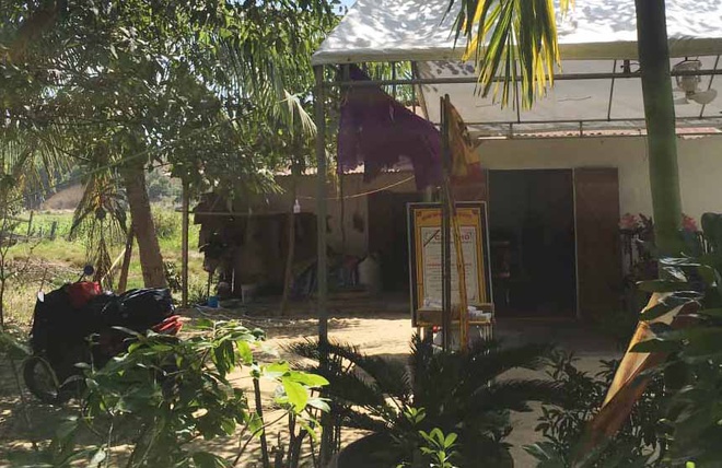 Người đàn ông nghi bị vợ con bắn tại nhà riêng Người đàn ông nghi bị vợ con bắn tại nhà riêng