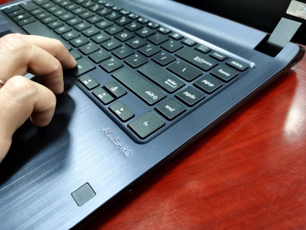 ASUS trao tặng trang thiết bị trị giá hơn 10.000 USD hỗ trợ chống dịch COVID-19 - 1 ASUS trao tặng trang thiết bị trị giá hơn 10.000 USD hỗ trợ chống dịch COVID-19 - 1