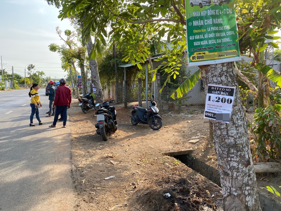 Chạy theo cơn 'sốt đất' ảo: Rủi ro và nguy hiểm từ những quả 'bom nổ chậm' Chạy theo cơn 'sốt đất' ảo: Rủi ro và nguy hiểm từ những quả 'bom nổ chậm'