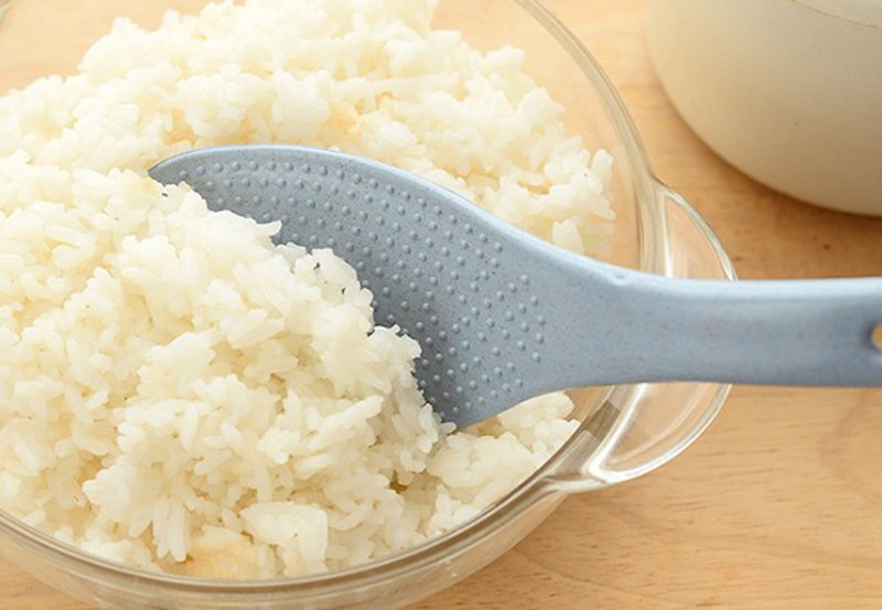 Những chấm nhỏ trên muôi xới cơm có tác dụng gì? Những chấm nhỏ trên muôi xới cơm có tác dụng gì?