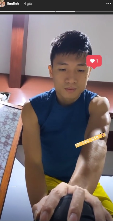 Chăm chồng khéo như các nàng WAGs Việt: Văn Đức lên cân thấy rõ, Bùi Tiến Dũng 'số hưởng' ngày nào cũng có bữa phụ chất lượng Chăm chồng khéo như các nàng WAGs Việt: Văn Đức lên cân thấy rõ, Bùi Tiến Dũng 'số hưởng' ngày nào cũng có bữa phụ chất lượng