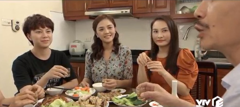 Những ngày không quên tập 1: Cô Xuyến mồi chài cả nhà ông Sơn mua đồ tích trữ liền bị dạy cho 1 bài học! - 10 Những ngày không quên tập 1: Cô Xuyến mồi chài cả nhà ông Sơn mua đồ tích trữ liền bị dạy cho 1 bài học! - 10
