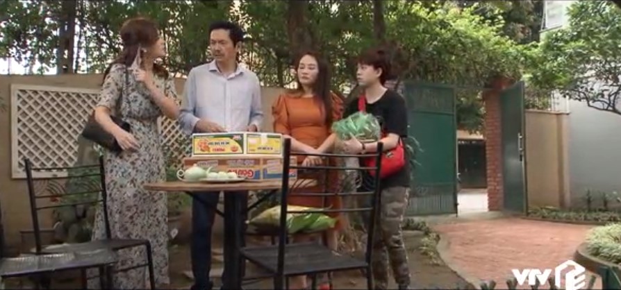 Những ngày không quên tập 1: Cô Xuyến mồi chài cả nhà ông Sơn mua đồ tích trữ liền bị dạy cho 1 bài học! - 7 Những ngày không quên tập 1: Cô Xuyến mồi chài cả nhà ông Sơn mua đồ tích trữ liền bị dạy cho 1 bài học! - 7