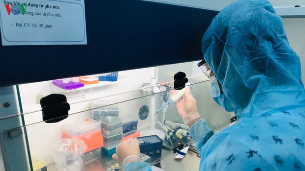 Ảnh: Bên trong khu xét nghiệm virus SARS-CoV-2 ở Viện Pasteur TP.HCM - 13 Ảnh: Bên trong khu xét nghiệm virus SARS-CoV-2 ở Viện Pasteur TP.HCM - 13