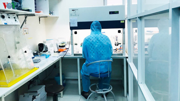 Ảnh: Bên trong khu xét nghiệm virus SARS-CoV-2 ở Viện Pasteur TP.HCM - 14 Ảnh: Bên trong khu xét nghiệm virus SARS-CoV-2 ở Viện Pasteur TP.HCM - 14
