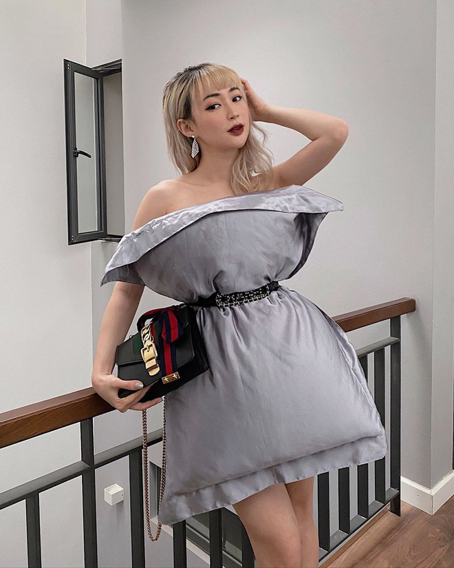 Ở nhà nghỉ dịch, gái xinh thi nhau bắt trend biến gối ngủ thành váy khoe vai trần, chân thon khiến dân mạng 'lác mắt' Ở nhà nghỉ dịch, gái xinh thi nhau bắt trend biến gối ngủ thành váy khoe vai trần, chân thon khiến dân mạng 'lác mắt'