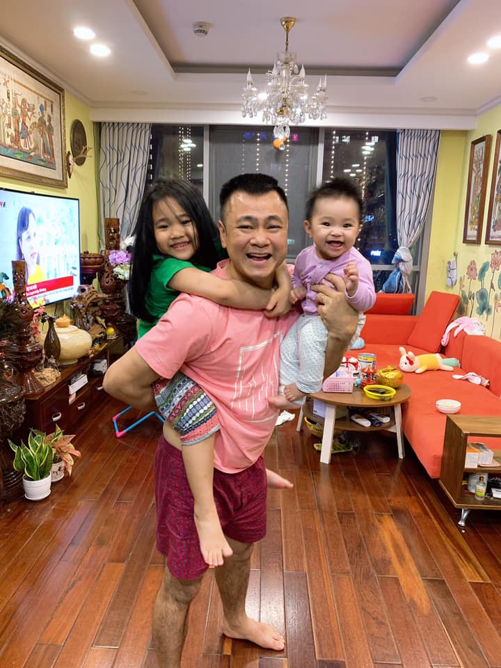 NSND Tự Long: 'Đừng để phụ nữ xen vào chuyện tiền bạc nhé, rách việc lắm' - 4 NSND Tự Long: 'Đừng để phụ nữ xen vào chuyện tiền bạc nhé, rách việc lắm' - 4