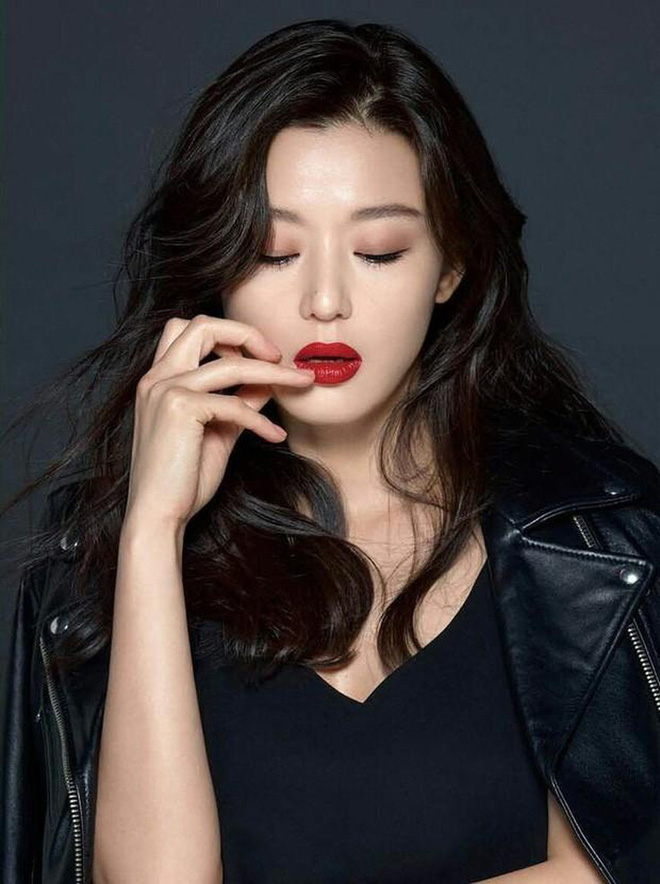 BXH 20 nữ diễn viên Hàn đẹp nhất mọi thời đại: Top 3 gây tranh cãi, vị trí Song Hye Kyo, Son Ye Jin và các nữ thần quá khó hiểu - 14 BXH 20 nữ diễn viên Hàn đẹp nhất mọi thời đại: Top 3 gây tranh cãi, vị trí Song Hye Kyo, Son Ye Jin và các nữ thần quá khó hiểu - 14