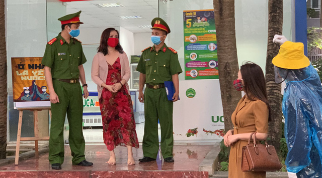 'Những ngày không quên': Cô Xuyến bị phạt tiền vì tung tin đồn thất thiệt về dịch Covid-19 'Những ngày không quên': Cô Xuyến bị phạt tiền vì tung tin đồn thất thiệt về dịch Covid-19