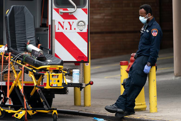 Ổ dịch New York (Mỹ) có số người nhiễm Covid-19 cao hơn mọi quốc gia khác trên thế giới, tiến hành chôn cất tập thể hàng chục nạn nhân Ổ dịch New York (Mỹ) có số người nhiễm Covid-19 cao hơn mọi quốc gia khác trên thế giới, tiến hành chôn cất tập thể hàng chục nạn nhân