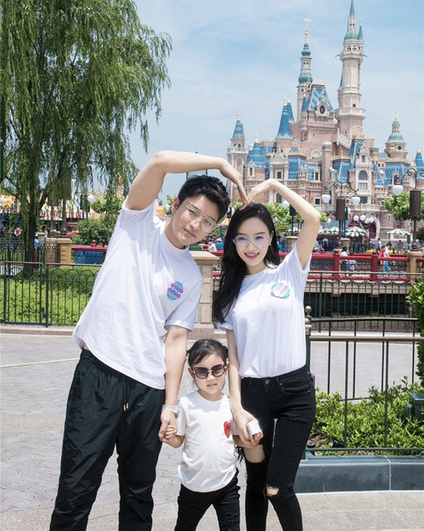 Giả Nãi Lượng đang đắm say bên tình mới gia thế khủng, vừa đẹp, vừa quyền lực lại giàu nứt đố đổ vách? Giả Nãi Lượng đang đắm say bên tình mới gia thế khủng, vừa đẹp, vừa quyền lực lại giàu nứt đố đổ vách?