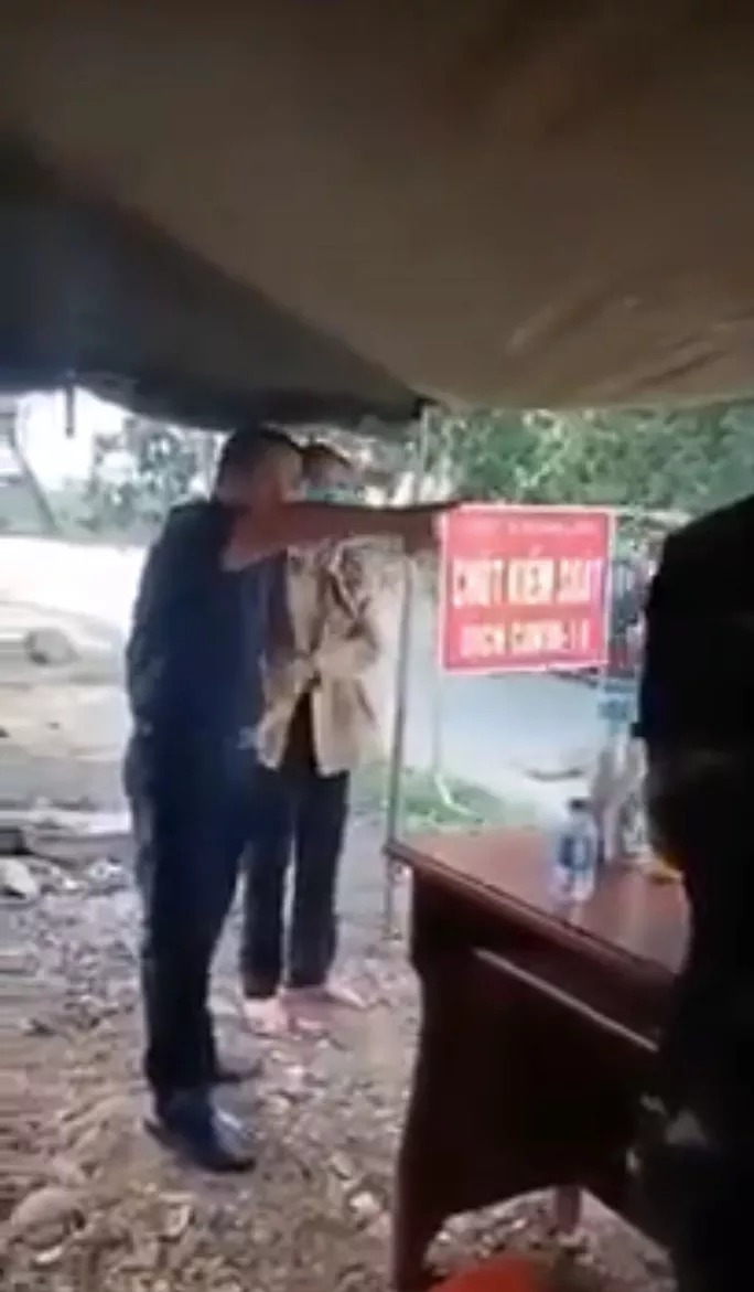 Phó Chủ tịch HĐND chống đối đo thân nhiệt: 'Tôi đã sai, tôi xin lỗi mọi người' - 1