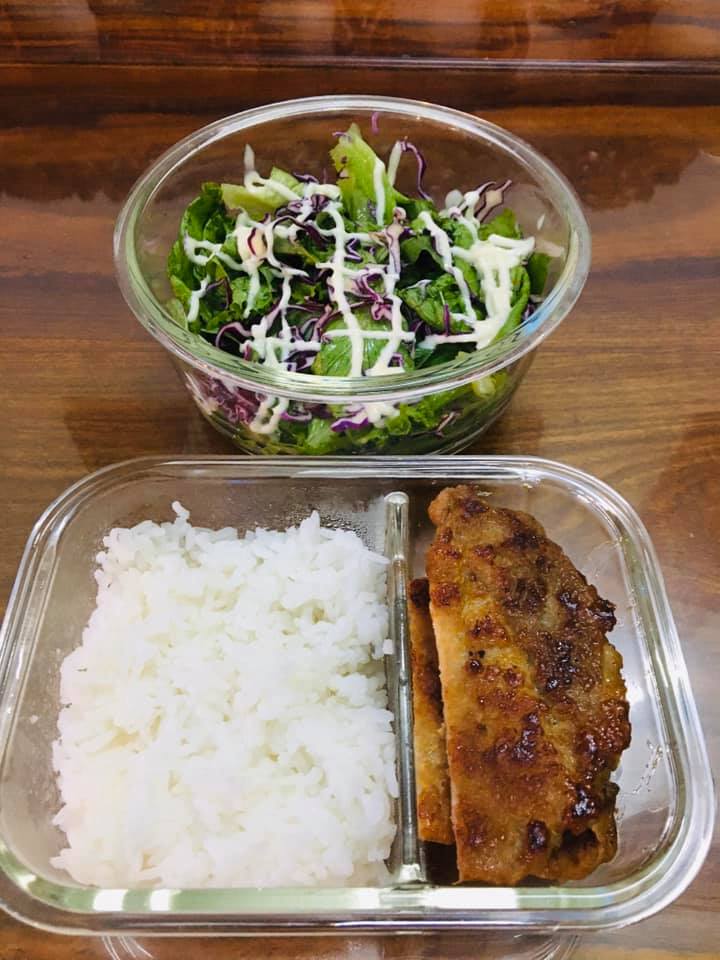 Sợ chồng lây Covid-19, vợ trẻ bày vẽ nấu cơm cho chồng mang đi làm nhưng lại bị chê tới tấp vì...quá dở - 6 Sợ chồng lây Covid-19, vợ trẻ bày vẽ nấu cơm cho chồng mang đi làm nhưng lại bị chê tới tấp vì...quá dở - 6
