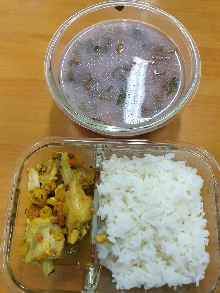 Sợ chồng lây Covid-19, vợ trẻ bày vẽ nấu cơm cho chồng mang đi làm nhưng lại bị chê tới tấp vì...quá dở - 3 Sợ chồng lây Covid-19, vợ trẻ bày vẽ nấu cơm cho chồng mang đi làm nhưng lại bị chê tới tấp vì...quá dở - 3