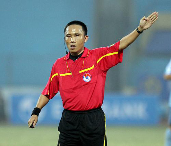 Vụ treo còi kỳ lạ ở V.League và bí mật động trời về một trọng tài bị giấu kín suốt 10 năm - 1 Vụ treo còi kỳ lạ ở V.League và bí mật động trời về một trọng tài bị giấu kín suốt 10 năm - 1