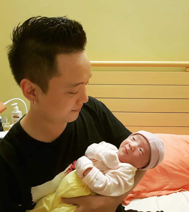 Loạt biểu cảm đưa con gái của JustaTee - Trâm Anh lên hàng hội trưởng meme, độ 'mặn' đảm bảo dẫn đầu gia đình Loạt biểu cảm đưa con gái của JustaTee - Trâm Anh lên hàng hội trưởng meme, độ 'mặn' đảm bảo dẫn đầu gia đình