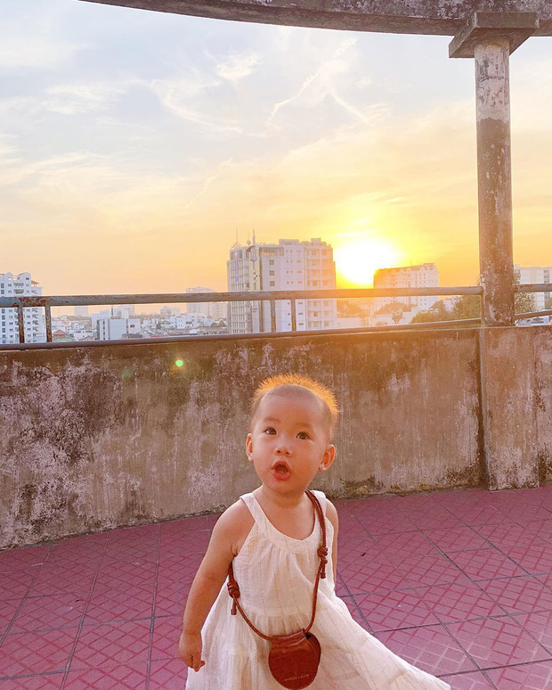Loạt biểu cảm đưa con gái của JustaTee - Trâm Anh lên hàng hội trưởng meme, độ 'mặn' đảm bảo dẫn đầu gia đình - 11 Loạt biểu cảm đưa con gái của JustaTee - Trâm Anh lên hàng hội trưởng meme, độ 'mặn' đảm bảo dẫn đầu gia đình - 11