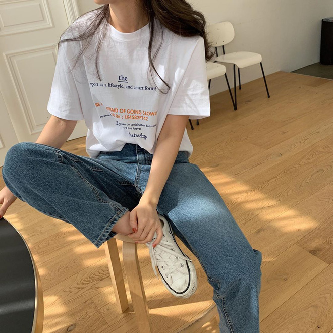 Dành cho hội ngại mix đồ: 4 kiểu áo đơn giản nhưng diện cùng quần jeans xinh đừng hỏi, mặc đẹp chẳng cần cao siêu là đây - 3 Dành cho hội ngại mix đồ: 4 kiểu áo đơn giản nhưng diện cùng quần jeans xinh đừng hỏi, mặc đẹp chẳng cần cao siêu là đây - 3