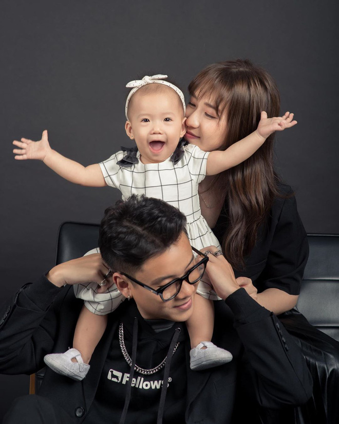 Loạt biểu cảm đưa con gái của JustaTee - Trâm Anh lên hàng hội trưởng meme, độ 'mặn' đảm bảo dẫn đầu gia đình - 4 Loạt biểu cảm đưa con gái của JustaTee - Trâm Anh lên hàng hội trưởng meme, độ 'mặn' đảm bảo dẫn đầu gia đình - 4