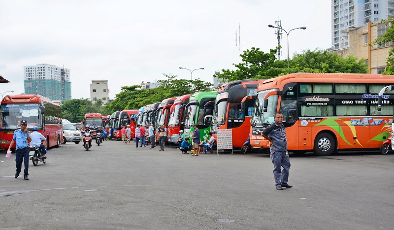 Giá xăng giảm sâu, giá cước vận tải vẫn 'nhảy múa' ngày lễ - 1 Giá xăng giảm sâu, giá cước vận tải vẫn 'nhảy múa' ngày lễ - 1