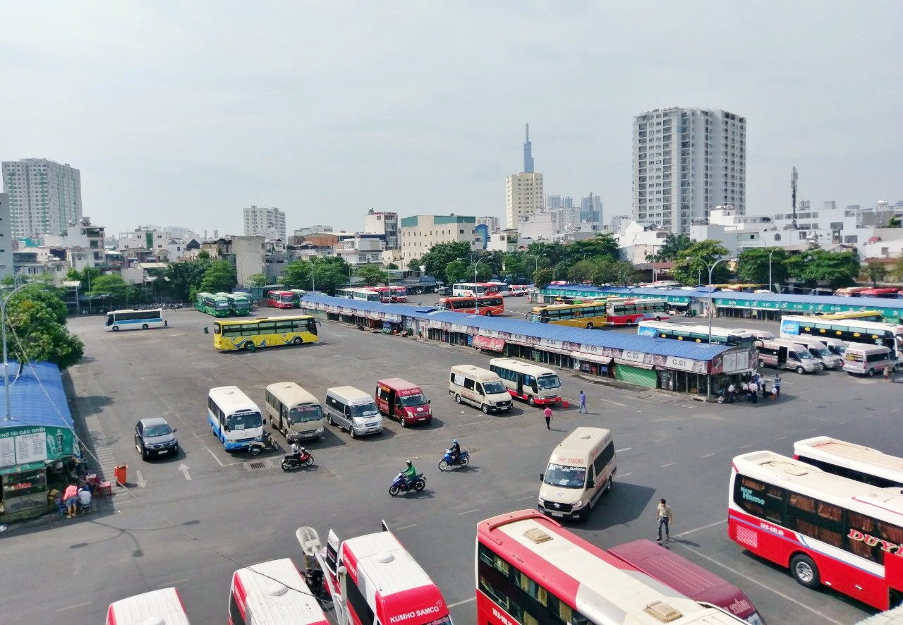 Giá xăng giảm sâu, giá cước vận tải vẫn 'nhảy múa' ngày lễ Giá xăng giảm sâu, giá cước vận tải vẫn 'nhảy múa' ngày lễ