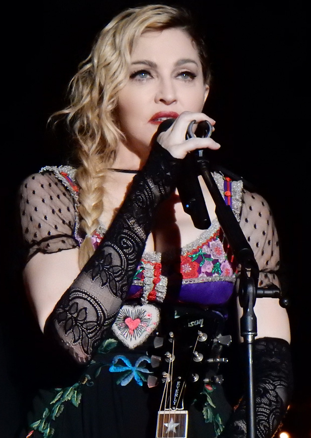 Showbiz thế giới đón nhận tin nóng: Madonna xác nhận nhiễm COVID-19, hé lộ lịch trình cụ thể, đóng góp 25 tỷ chống dịch Showbiz thế giới đón nhận tin nóng: Madonna xác nhận nhiễm COVID-19, hé lộ lịch trình cụ thể, đóng góp 25 tỷ chống dịch
