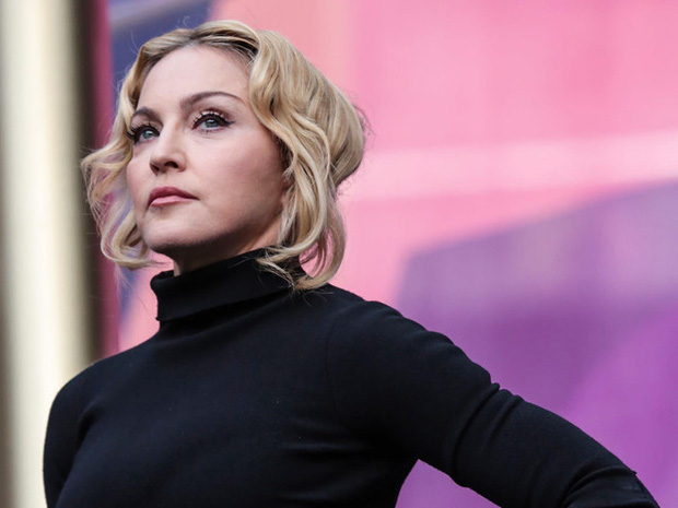 Showbiz thế giới đón nhận tin nóng: Madonna xác nhận nhiễm COVID-19, hé lộ lịch trình cụ thể, đóng góp 25 tỷ chống dịch - 2 Showbiz thế giới đón nhận tin nóng: Madonna xác nhận nhiễm COVID-19, hé lộ lịch trình cụ thể, đóng góp 25 tỷ chống dịch - 2