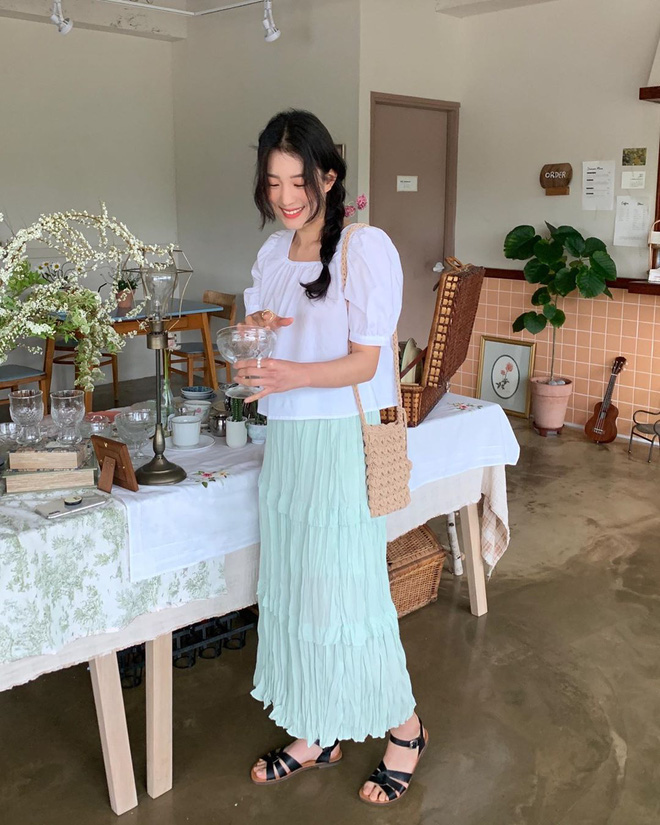 Trời nóng chẳng màng mix đồ cầu kỳ, bạn cứ nhè 4 item đơn giản này mà diện, đảm bảo mát mẻ khỏi bàn mà vẫn xinh hết nút - 7 Trời nóng chẳng màng mix đồ cầu kỳ, bạn cứ nhè 4 item đơn giản này mà diện, đảm bảo mát mẻ khỏi bàn mà vẫn xinh hết nút - 7