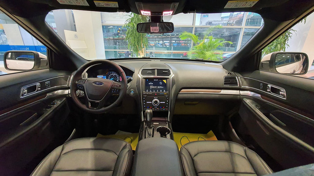Ford Explorer giảm hơn 80 triệu đồng tại đại lý: Giá tiếp tục chạm đáy mới, ngày càng gần mốc 1,9 tỷ đồng - 1 Ford Explorer giảm hơn 80 triệu đồng tại đại lý: Giá tiếp tục chạm đáy mới, ngày càng gần mốc 1,9 tỷ đồng - 1