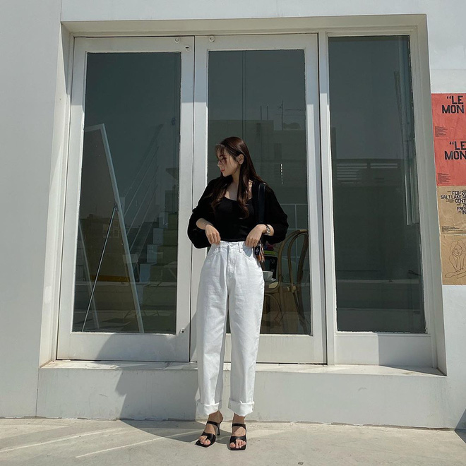 Diện jeans trắng không những mát mắt mà còn thời thượng hết cỡ nếu bạn học 4 chiêu mix đồ hay ho từ gái Hàn - 3 Diện jeans trắng không những mát mắt mà còn thời thượng hết cỡ nếu bạn học 4 chiêu mix đồ hay ho từ gái Hàn - 3