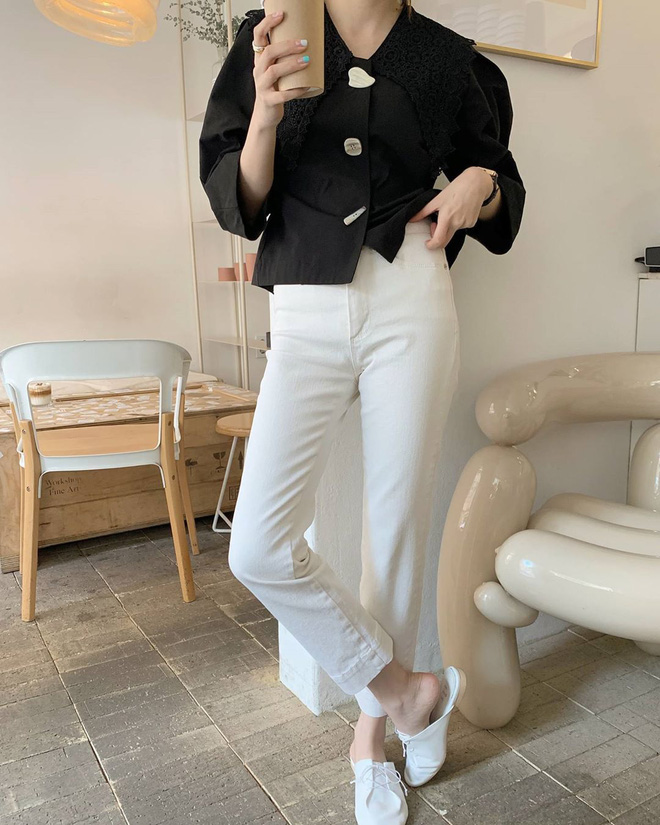 Diện jeans trắng không những mát mắt mà còn thời thượng hết cỡ nếu bạn học 4 chiêu mix đồ hay ho từ gái Hàn - 7 Diện jeans trắng không những mát mắt mà còn thời thượng hết cỡ nếu bạn học 4 chiêu mix đồ hay ho từ gái Hàn - 7