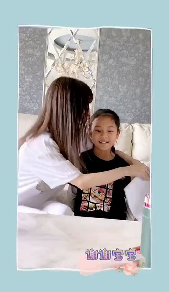 Rộ tin Giả Nãi Lượng không còn chu cấp hay đến thăm con gái do mâu thuẫn gay gắt với vợ cũ Lý Tiểu Lộ - 2 Rộ tin Giả Nãi Lượng không còn chu cấp hay đến thăm con gái do mâu thuẫn gay gắt với vợ cũ Lý Tiểu Lộ - 2