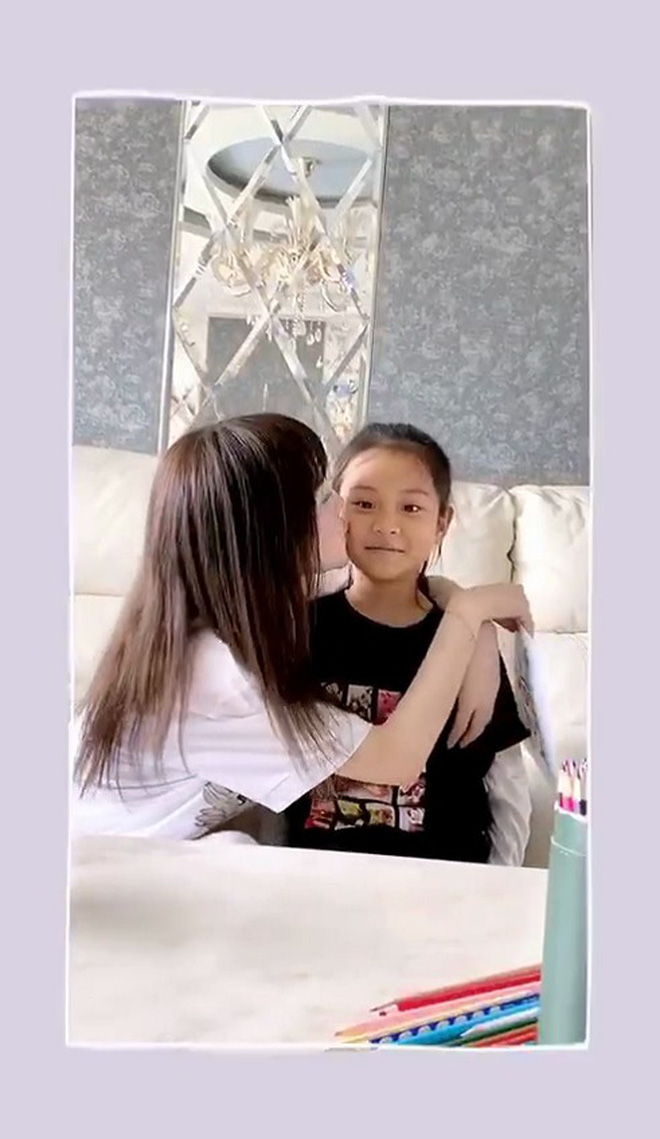 Rộ tin Giả Nãi Lượng không còn chu cấp hay đến thăm con gái do mâu thuẫn gay gắt với vợ cũ Lý Tiểu Lộ - 1 Rộ tin Giả Nãi Lượng không còn chu cấp hay đến thăm con gái do mâu thuẫn gay gắt với vợ cũ Lý Tiểu Lộ - 1
