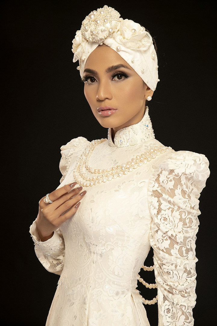 Trương Thị May đẹp quyến rũ trong bộ ảnh mặc áo dài quấn khăn turban - 2 Trương Thị May đẹp quyến rũ trong bộ ảnh mặc áo dài quấn khăn turban - 2