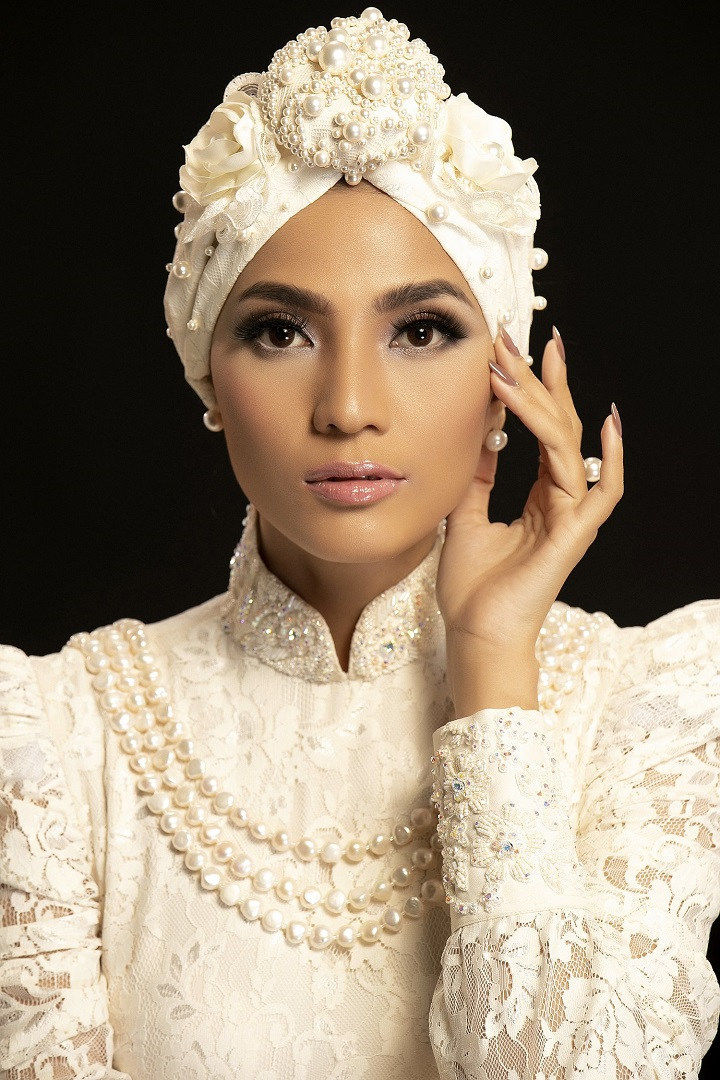 Trương Thị May đẹp quyến rũ trong bộ ảnh mặc áo dài quấn khăn turban - 8 Trương Thị May đẹp quyến rũ trong bộ ảnh mặc áo dài quấn khăn turban - 8