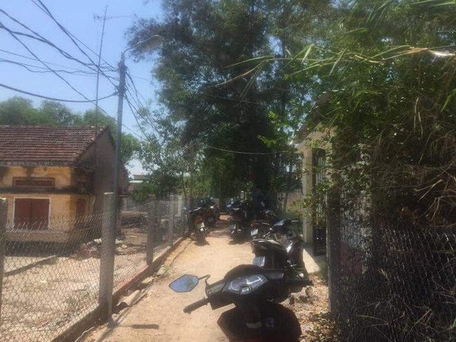 Quảng Nam: Cô gái chết nghi bị bóp cổ, mất dây chuyền, nhẫn vàng - 1 Quảng Nam: Cô gái chết nghi bị bóp cổ, mất dây chuyền, nhẫn vàng - 1