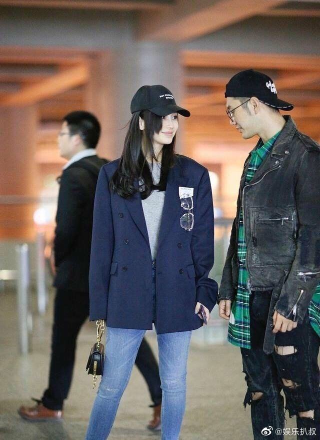 Giữa tin đồn ly hôn phân chia tài sản, loạt khoảnh khắc tình tứ của Huỳnh Hiểu Minh và Angela Baby bất ngờ được đào lại khiến netizen thở dài tiếc nuối Giữa tin đồn ly hôn phân chia tài sản, loạt khoảnh khắc tình tứ của Huỳnh Hiểu Minh và Angela Baby bất ngờ được đào lại khiến netizen thở dài tiếc nuối