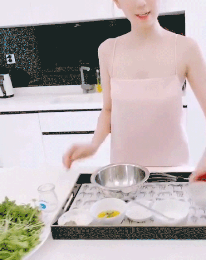 Vòng eo của Ngọc Trinh từ 56 giờ chỉ còn có 53cm, bảo sao mà khơi mào luôn thử thách 'đeo kính cho eo' gây sốt trên TikTok - 3 Vòng eo của Ngọc Trinh từ 56 giờ chỉ còn có 53cm, bảo sao mà khơi mào luôn thử thách 'đeo kính cho eo' gây sốt trên TikTok - 3