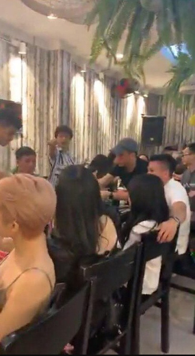 Những bóng hồng đi ngang cuộc đời Quang Hải: Từ hot girl, rich kid đến bà chủ Sài thành rồi cô chủ Hà thành, đủ cả! - 13 Những bóng hồng đi ngang cuộc đời Quang Hải: Từ hot girl, rich kid đến bà chủ Sài thành rồi cô chủ Hà thành, đủ cả! - 13