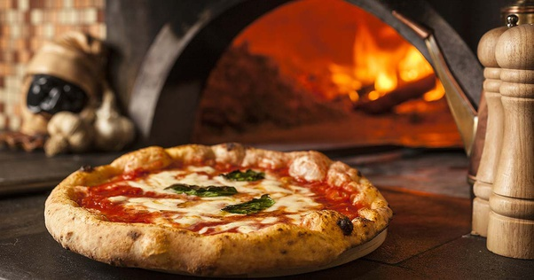 Vì sao khi ăn pizza ở Ý, nhà hàng không bao giờ cắt sẵn cho khách? - 1 Vì sao khi ăn pizza ở Ý, nhà hàng không bao giờ cắt sẵn cho khách? - 1