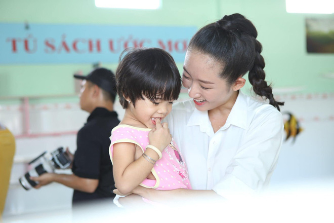 Nhan sắc đoạt vương miện hoa hậu của nữ chính Người ấy là ai từng phát hiện tuesday trên giường bạn trai năm 19 tuổi - 7 Nhan sắc đoạt vương miện hoa hậu của nữ chính Người ấy là ai từng phát hiện tuesday trên giường bạn trai năm 19 tuổi - 7