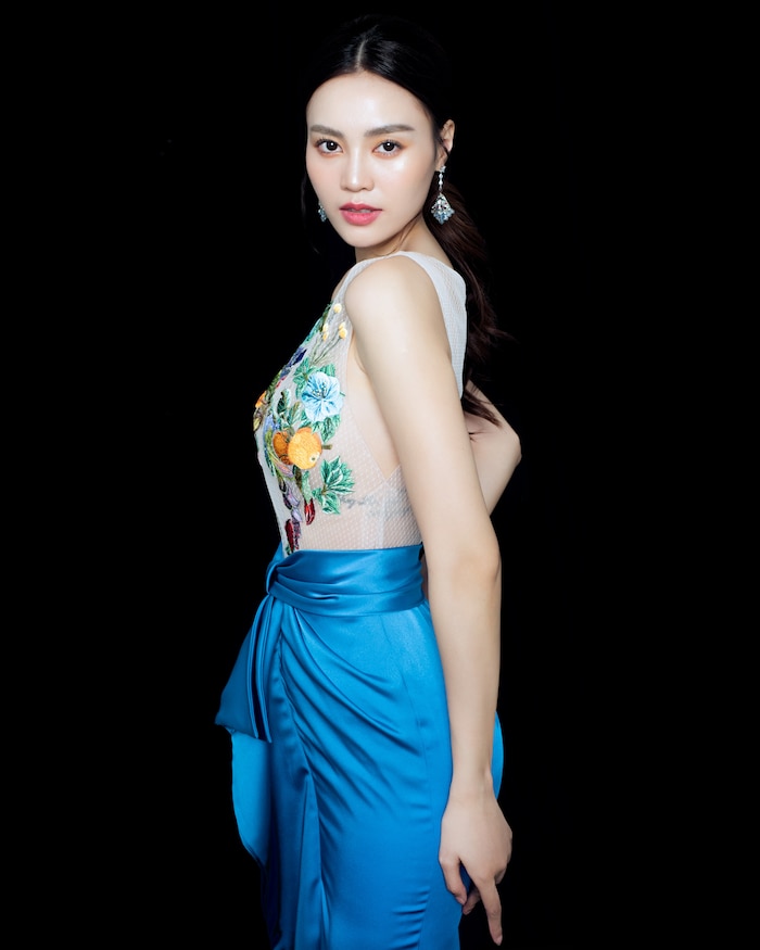 Ninh Dương Lan Ngọc khoe nhan sắc đẹp hút hồn khi diện sắc trắng tinh khôi - 10 Ninh Dương Lan Ngọc khoe nhan sắc đẹp hút hồn khi diện sắc trắng tinh khôi - 10