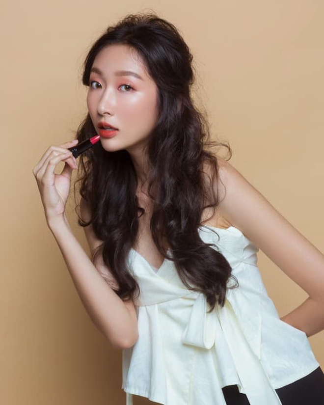 Nhan sắc đoạt vương miện hoa hậu của nữ chính Người ấy là ai từng phát hiện tuesday trên giường bạn trai năm 19 tuổi - 10 Nhan sắc đoạt vương miện hoa hậu của nữ chính Người ấy là ai từng phát hiện tuesday trên giường bạn trai năm 19 tuổi - 10