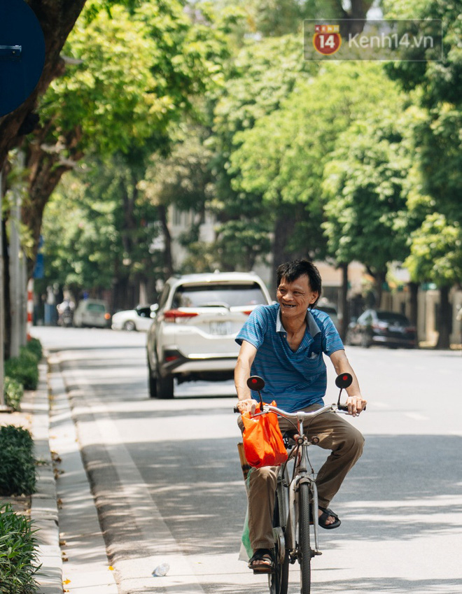 Ảnh: Nhiệt độ ngoài đường tại Hà Nội lên tới 50 độ C, người dân trùm khăn áo kín mít di chuyển trên phố - 6 Ảnh: Nhiệt độ ngoài đường tại Hà Nội lên tới 50 độ C, người dân trùm khăn áo kín mít di chuyển trên phố - 6