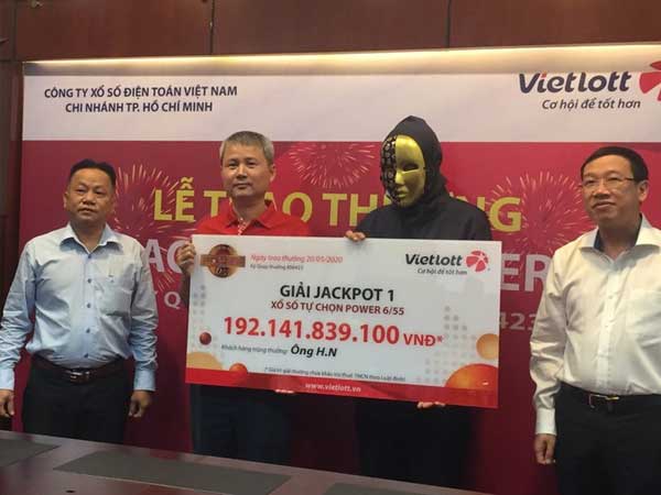 Pháp lý vụ giấu vợ việc trúng số 192 tỉ đồng Pháp lý vụ giấu vợ việc trúng số 192 tỉ đồng
