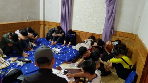 Hàng chục dân chơi mở tiệc ma túy trong biệt thự Hàng chục dân chơi mở tiệc ma túy trong biệt thự