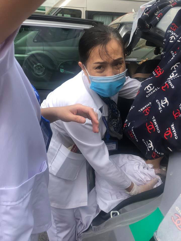 Sản phụ bắt taxi lên bệnh viện sinh con nhưng tắc đường, tài xế cho xe ghé vào Trung tâm Kiểm soát Bệnh tật nhờ giúp đỡ Sản phụ bắt taxi lên bệnh viện sinh con nhưng tắc đường, tài xế cho xe ghé vào Trung tâm Kiểm soát Bệnh tật nhờ giúp đỡ