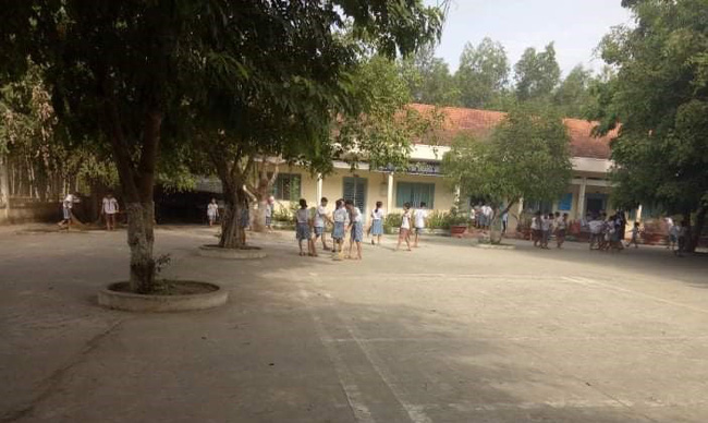 Vụ cô giáo bị phụ huynh đánh tại lớp học: Ông nội cũng từng đến trường đòi đánh Vụ cô giáo bị phụ huynh đánh tại lớp học: Ông nội cũng từng đến trường đòi đánh
