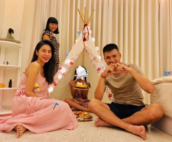 Bên nhau hạnh phúc hơn 1 thập kỷ, Thủy Tiên tiết lộ bí quyết giữ lửa hôn nhân khiến dân mạng gật gù tâm đắc - 4 Bên nhau hạnh phúc hơn 1 thập kỷ, Thủy Tiên tiết lộ bí quyết giữ lửa hôn nhân khiến dân mạng gật gù tâm đắc - 4
