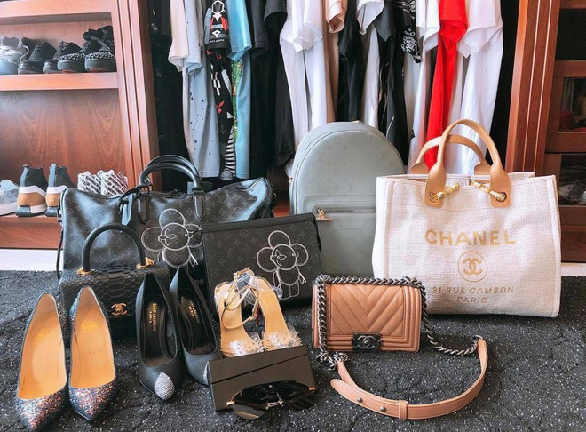 Rich kid và gái đẹp lấy chồng đại gia để lộ 'gia tài' siêu to khổng lồ khi quay story, chụp ảnh trong phòng riêng - 9 Rich kid và gái đẹp lấy chồng đại gia để lộ 'gia tài' siêu to khổng lồ khi quay story, chụp ảnh trong phòng riêng - 9